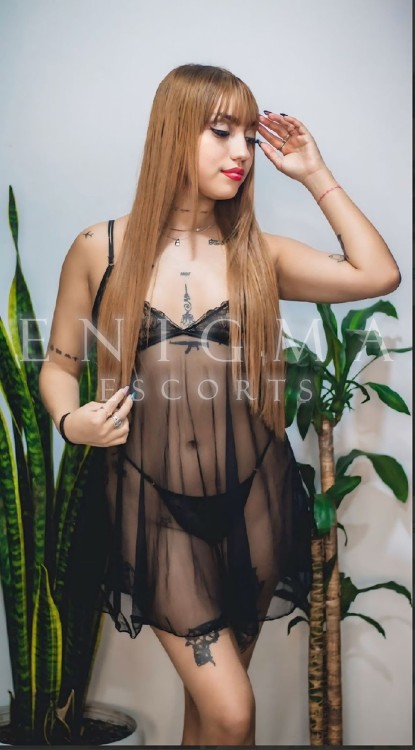 Joven escort latina en Madrid